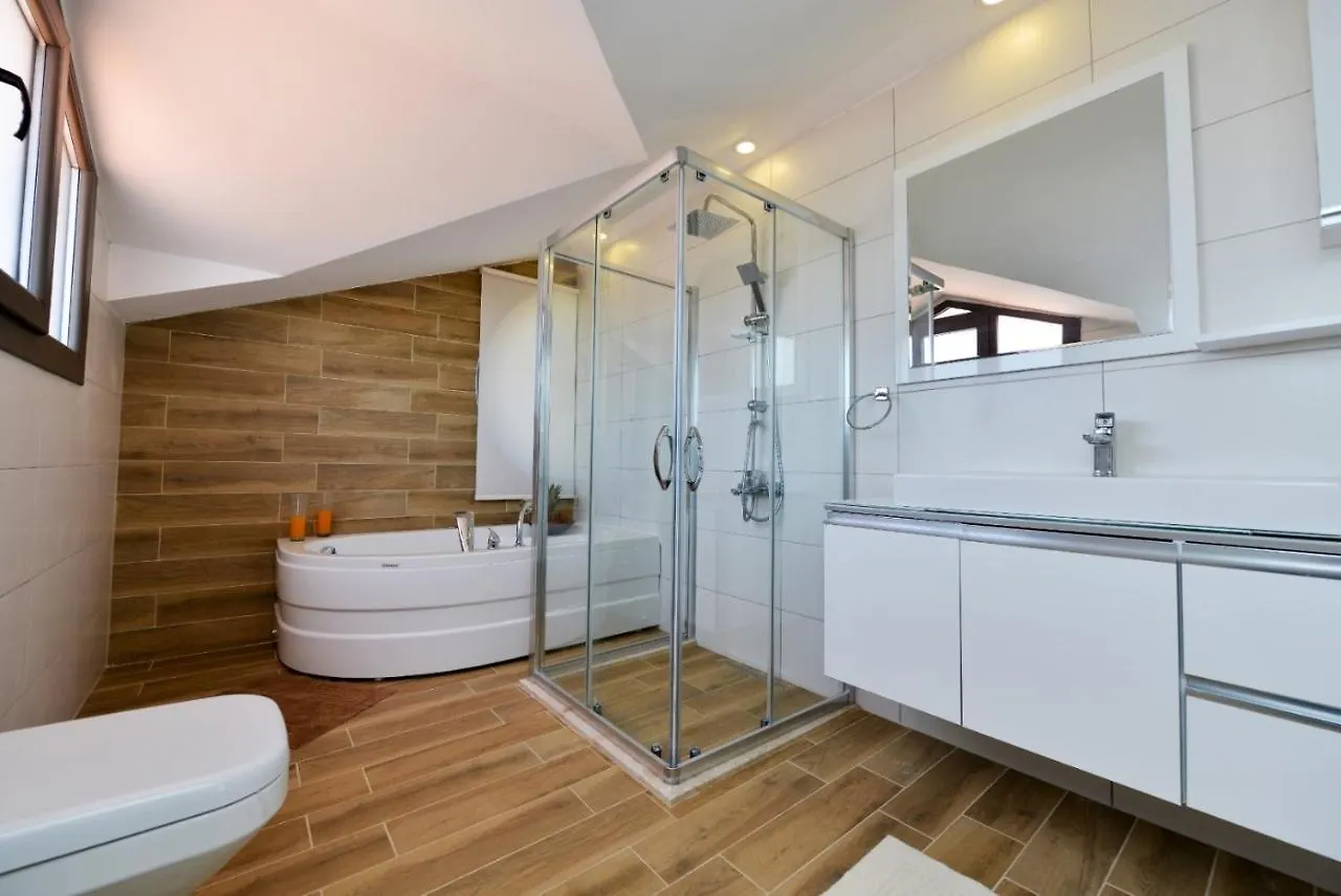 Lorenzo- 4 Bedroom Holiday Villa In Hisaronu Turkey