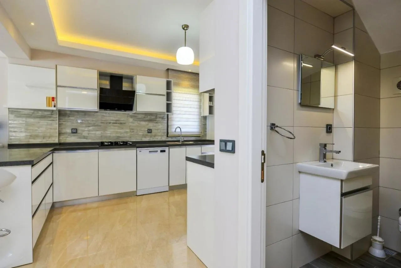 Lorenzo- 4 Bedroom Holiday Villa In Hisaronu