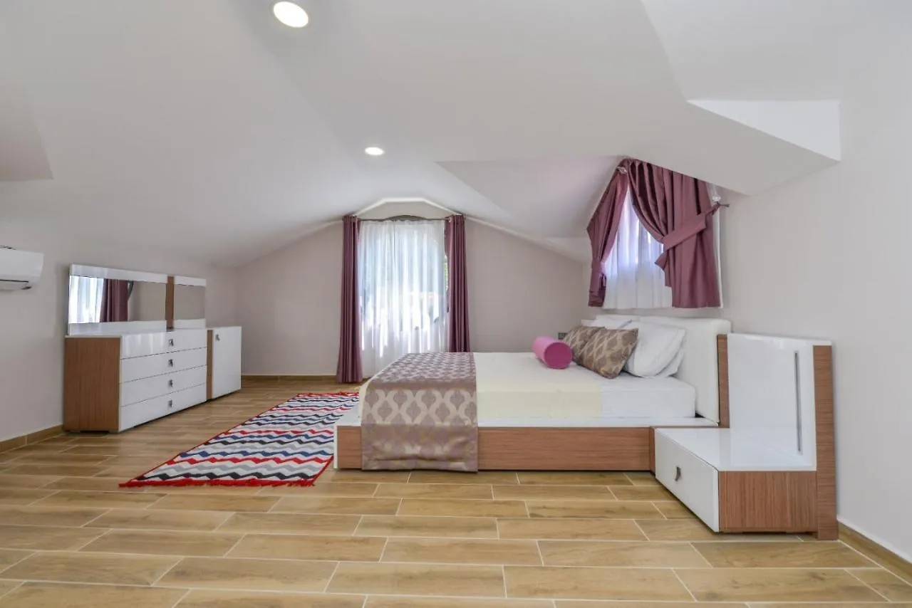 Lorenzo- 4 Bedroom Holiday Villa In Hisaronu 0*, Fethiye