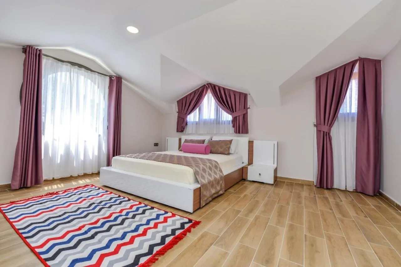 Lorenzo- 4 Bedroom Holiday Villa In Hisaronu Fethiye