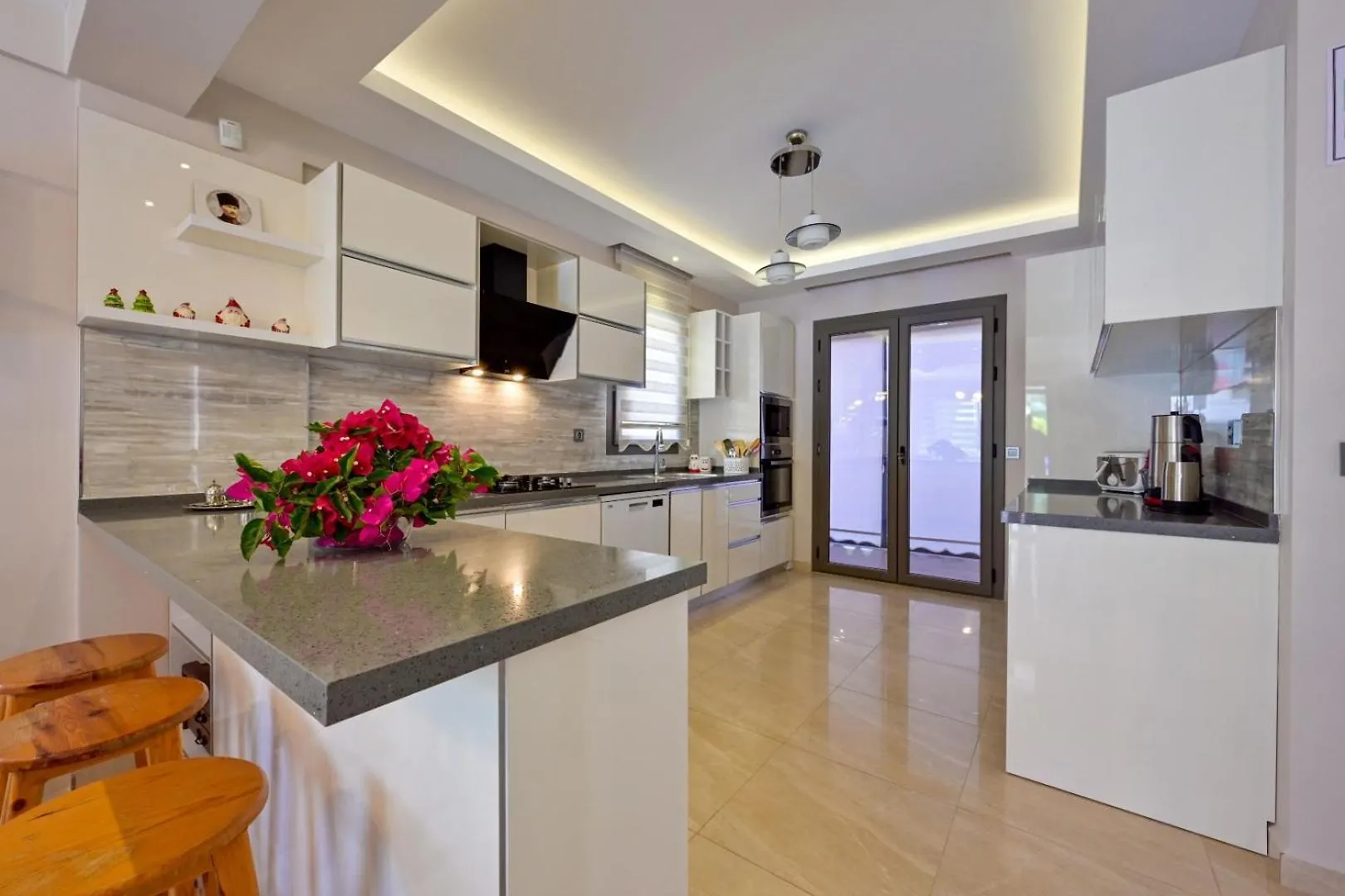 Lorenzo- 4 Bedroom Holiday Villa In Hisaronu