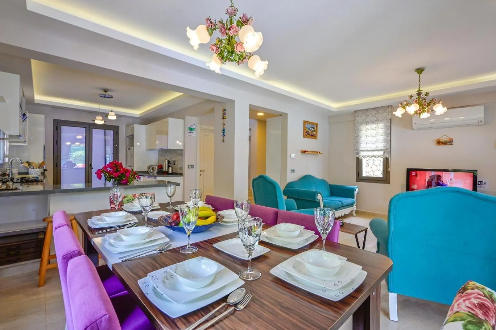 Lorenzo- 4 Bedroom Holiday Villa In Hisaronu