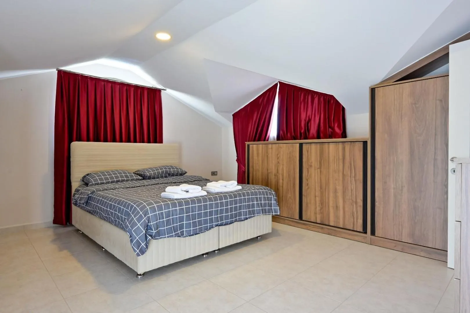 Lorenzo- 4 Bedroom Holiday Villa In Hisaronu